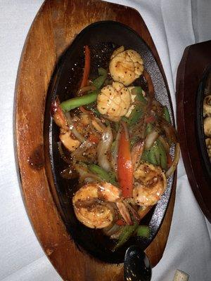 Sizzling Black Pepper Shrimp and Scallops