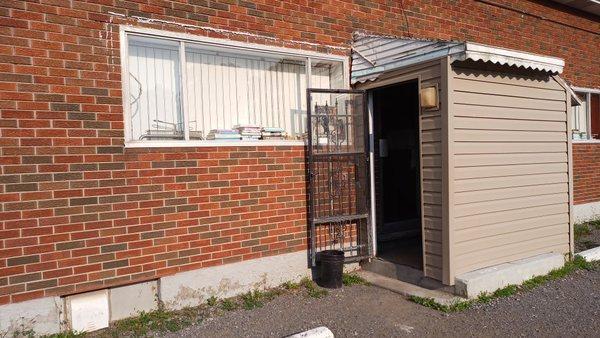 Side entrance to dining area