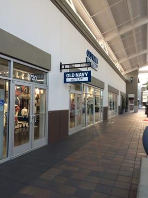 Front entrance to Old Navy