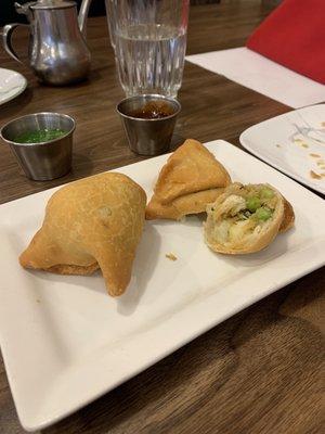 Samosa with the sauces