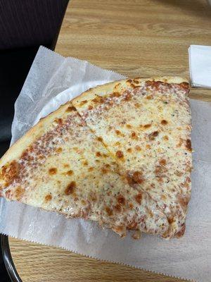 Cheese pizza and fountain drink combo for $6.50