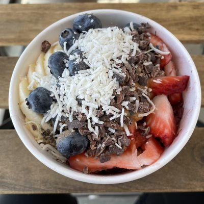 Look at this loaded açaí bowl