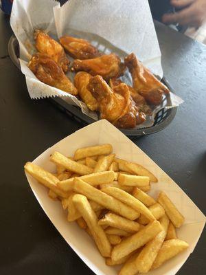 Jumbo Buffalo Wings (8) & Fries