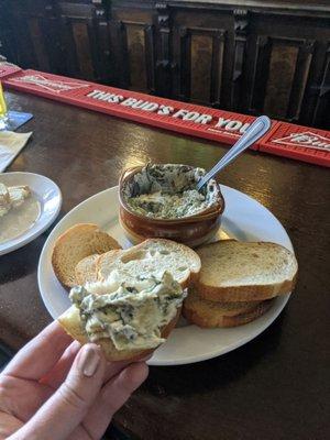 Spinach dip with toasted bread