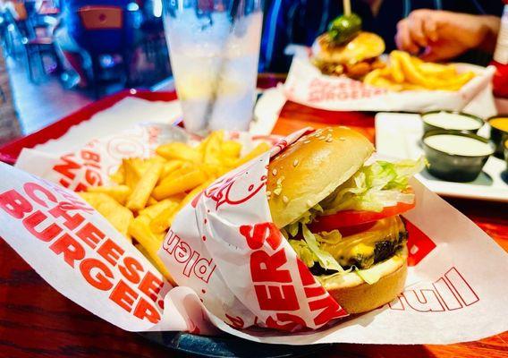 Red Robin Gourmet Cheeseburger