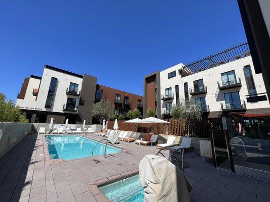 Pool, hot tub and hotel