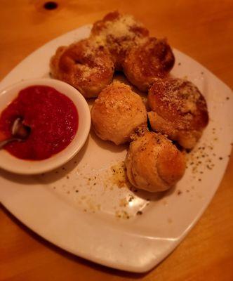 Yummy garlic knots