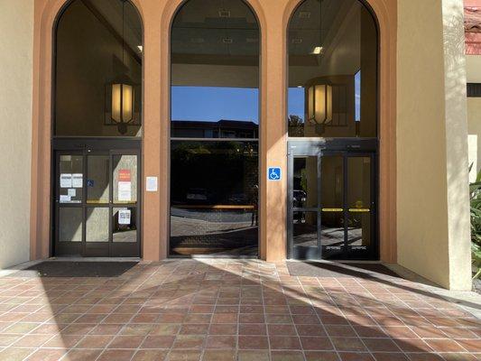 Door on the right is THE ONLY DOOR into the medical offices--- can you tell??? West side of bldg