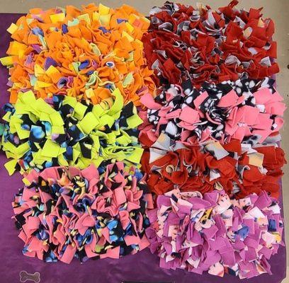 Snuffle mats are the pet enrichment toy recommended by veterinarians and trainers. 15 minute using a mat is equal to an hour walk.