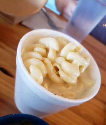 Mac n cheese....soooo good and creamy! IG@eatanddrinkhouston