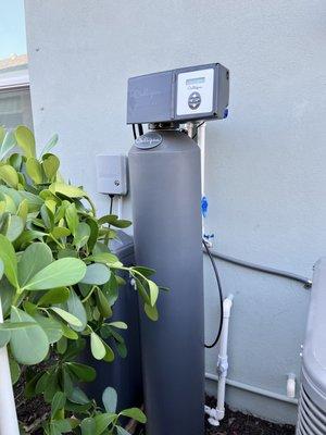 Installed water filter tank