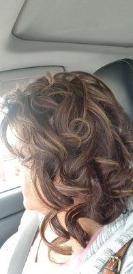 Love my hair, Gloria did an amazing job she did my highlights and curls for my special event. I highly recommend her