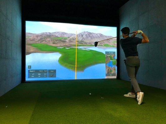 Play virtual golf on famous courses