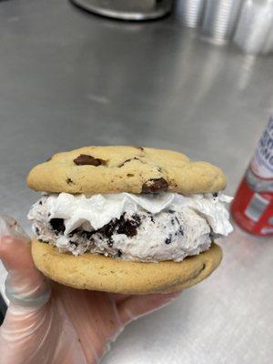 Cookies N Cream Sandwich!