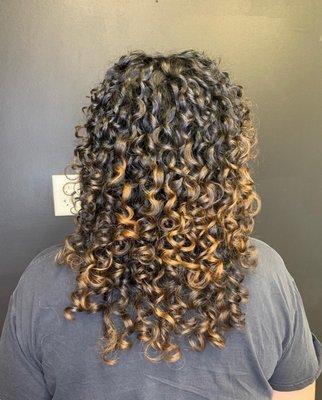 Curly cut session - Curly Sessions include a FREE consultation