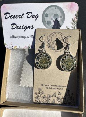 Beautiful Earrings with Real Flower 'Queens Anne's Lace' Inlay.