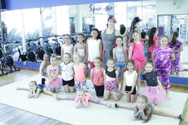 Stretching and gymnastics work out for kids (for girls) with former Olympic gymnast Or Tokaev