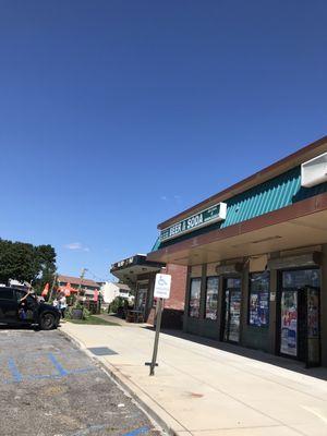 Beer and soda located in the village green  on the borderline line of levittown and Hicksville. Off of Newbridge road.