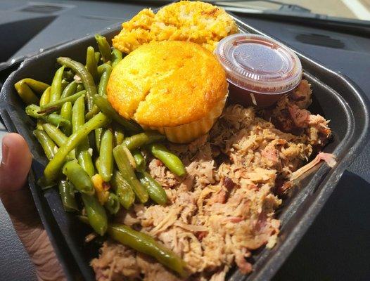 Pulled pork platter with Green beans and cheesy tots