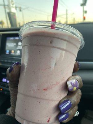 Vegan strawberry  shake! WHAT!OMG!