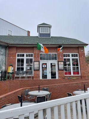 Exterior of Lost Colony Tavern (March 2024) - note the large outdoor / patio seating area weather permitting and in busy season