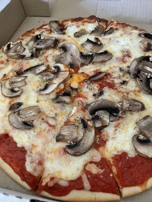 Mushroom pizza with sweet sauce