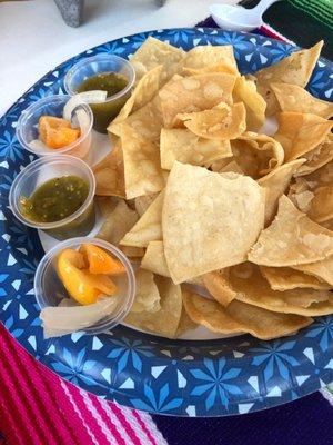 Chips with hot sauce and habaneros.