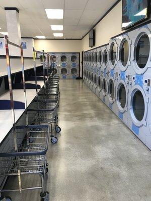 Folding tables and carts always open and available at the 24 Hour Laundry on 6th and Burlington in Los Angeles