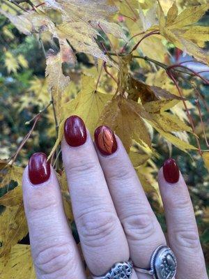 Gel nails with leaf art