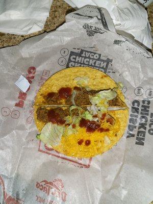 Snack tacos cracked Taco shell 2 leafs of lettuce  ot even that. 1/2 a pinch of cheese and 1 small spoon of ground beef! I ordered 5!