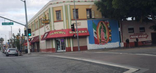 Huge Bakery can't wait to get Inside