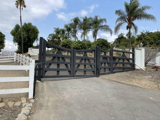 The Gatemaster also makes HD farm style gates !!