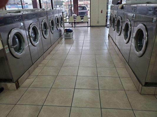 20 Four load washers and 10 Six load washers to do your laundry fast!