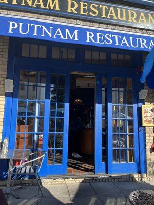 The front of Putnam restaurant