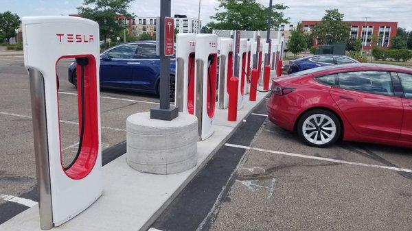 10 charging stalls rated at 250 kW on Harline Ave. N