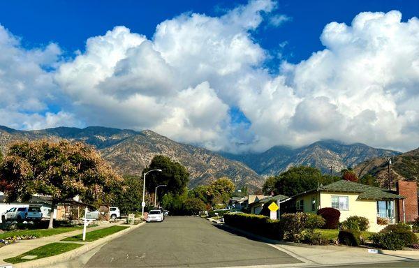 Such a gorgeous day today after all the rain cleared the air! Clouds around the mountaintops is one of my fave things!