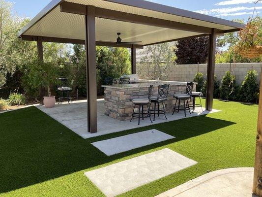 Outdoor kitchen patio