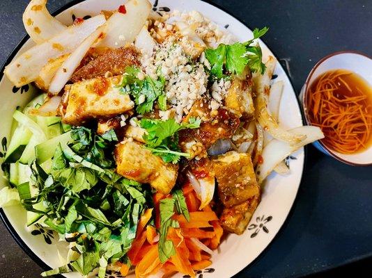 61. Rice Vermicelli Noodles bowl with Lemongrass Tofu