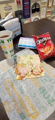 Been a while going with the 6-in chicken bacon and ranch flatbread lite lettuce tomato ranch dressing. Combo chips drink