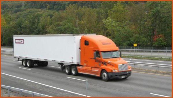 La .... La .....La ...... Dragging a Kohl's trailer to Petaluma store .....