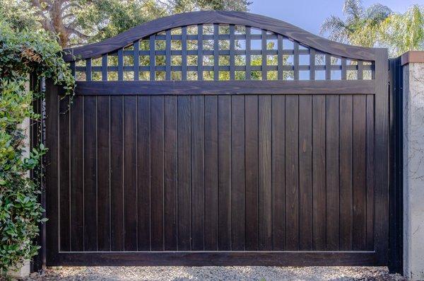 Redwood covered gate in Valencia