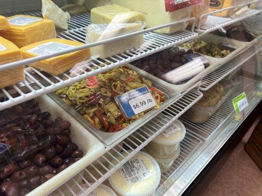 Cheese and olives for your Mediterranian diet needs