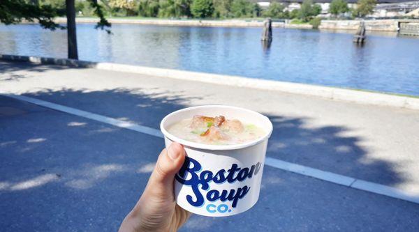 Clam chowder with croutons