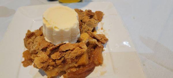 Peach cobbler with ice cream