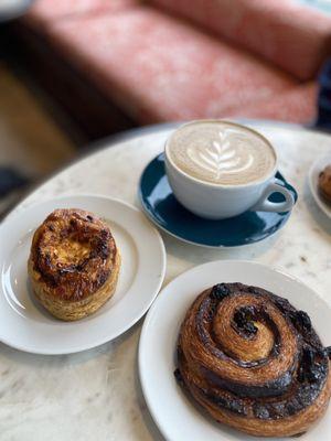 Cafe latte, gout cheese and honey and cinnamon and raisin