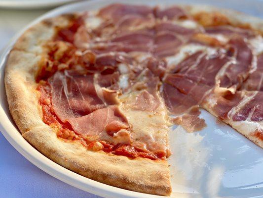 Prosciutto pizza... perfect for the family!!