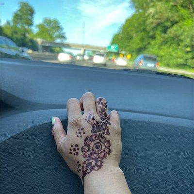 Unprofessional very rushed henna