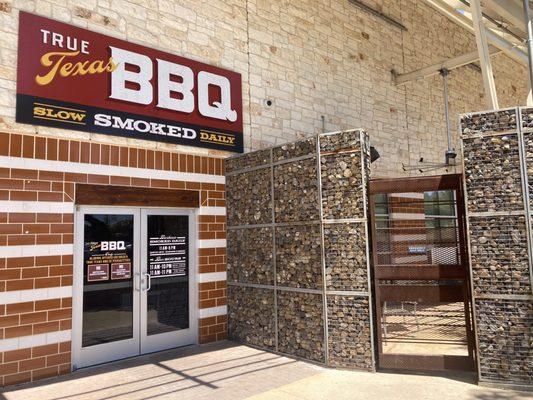 This H-E-B's restaurant has a stellar BBQ joint. Food taste great, fairly priced and has a bar without outside seating connected to it.