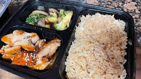 Hibachi chicken had lots of great flavors. Chicken was tender. Veggies we cooked great.