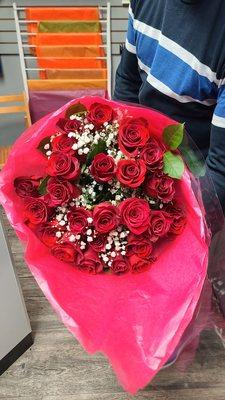 Bouquet of 24 freshly cut red roses